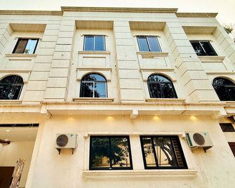 Hotel Raj Inn - Omkareshwar - Building