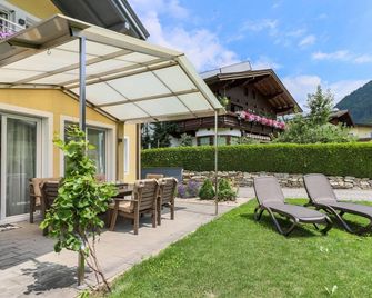 Beautiful group accommodation with sauna & ski-in - Itter - Patio