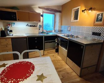 Holiday Home 'L'Atelier' with Shared Pool, Private Garden and Wi-Fi - Saint-Martin-sur-Lavezon - Kitchen