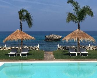 Sunshine Beach Resort - Ricadi - Piscina
