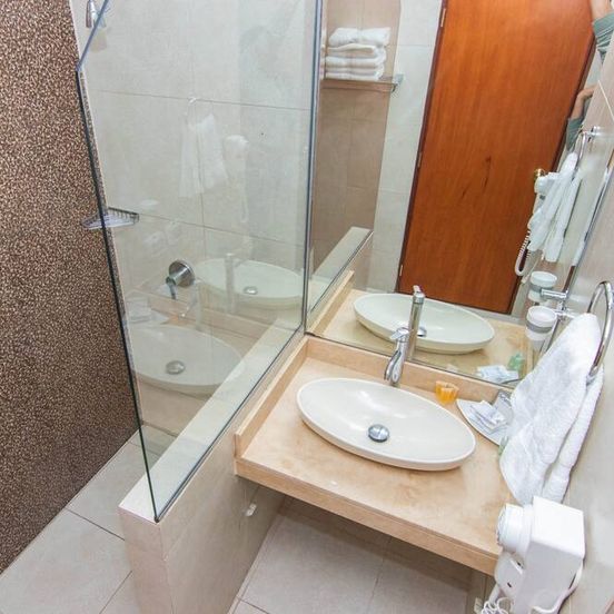 Miraflores Colon Hotel image 1
