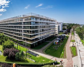 Apartamenty Sun & Snow Seaside Kołobrzeg - Kolobrzeg - Building