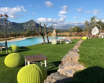 Country House S'Ozzastru - Dorgali - Басейн