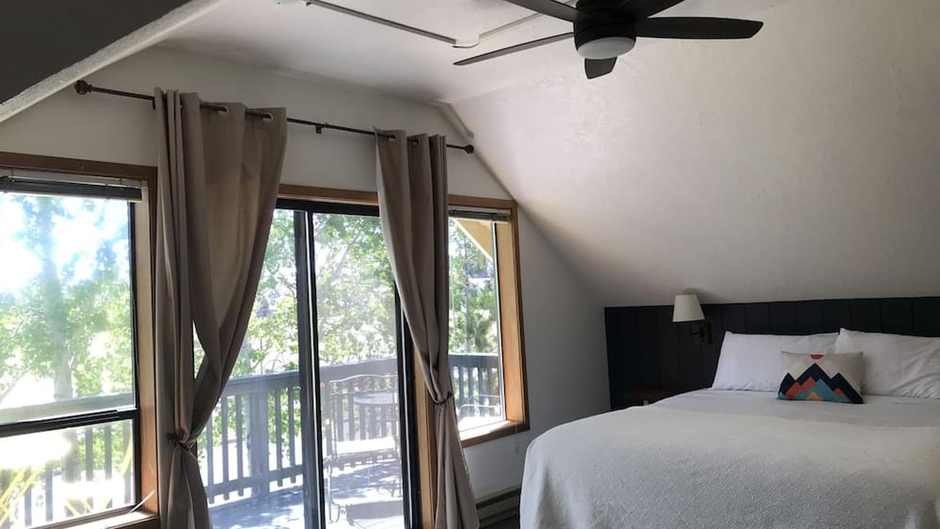 Left Coast Lodge - Pet Friendly