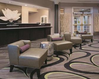 Inviting Room Perfect for Couple Stay with Free Breakfast & Outdoor Pool Access - Меса - Лаунж