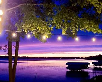 Dream sunsets from this two bedroom lakeside cabin - Osakis - Outdoors view