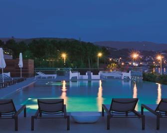 Radisson Blu Resort & Spa, Ajaccio Bay - אז'אקסיו - בריכה