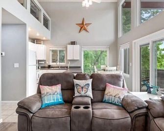 Lakefront Home With Private Dock - Eldon - Sala de estar