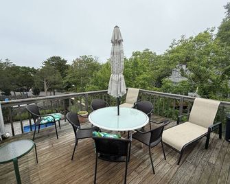 Stunning 3BR, 2BA penthouse 5 blocks from lighthouse. Only 1 week left 8/3-10 - Barnegat Light - Balcón