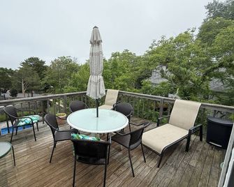 Stunning 3BR, 2BA penthouse 5 blocks from lighthouse. Last week open 8/16-23! - Barnegat Light - Balcony