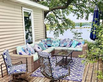 Over 200' of Shoreline on Foot Lake!! Great Fishing Year Round! - Willmar - Restaurant