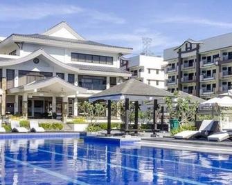2 Bedroom (Rhapsody-Muntinlupa-62 Sqm - Muntinlupa - Pool