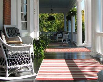 Hill Crest Bed & Breakfast - Clifton Forge - Patio