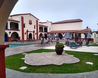 Mision Santa Isabel - Ensenada - Patio