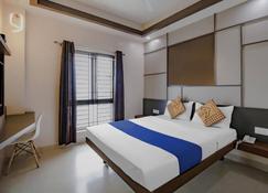 Royal Regency Lodge - Bengaluru - Schlafzimmer