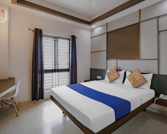 Royal Regency Lodge - Bengaluru - Bedroom