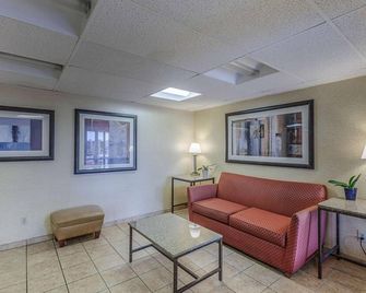 Motel 6 Oak Creek Wi - Oak Creek - Obývací pokoj