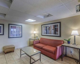 Motel 6 Oak Creek Wi - Oak Creek - Huiskamer