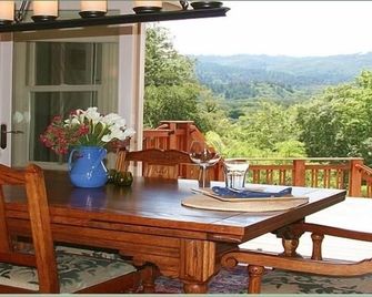 Charming Vacation Rental with Fabulous Views, a Pool and More! - Glen Ellen - Balkon