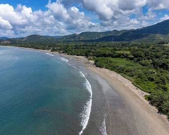 Nature Meets Paradise, Private Jacuzzi, Exotic Birds, Near Beach, A/C - Potrero - Strand