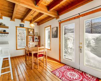 Summit Chalet - Snoqualmie Pass - Dining room