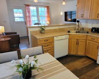 Grace Cottage - Black Hills home, centrally located in Legendary Sturgis! - Sturgis - Kuchyň