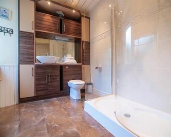 Busby Apartments - Glasgow - Bedroom