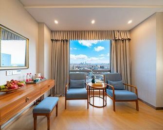 Jin Cheng Internationa Hotel - Shantou - Living room