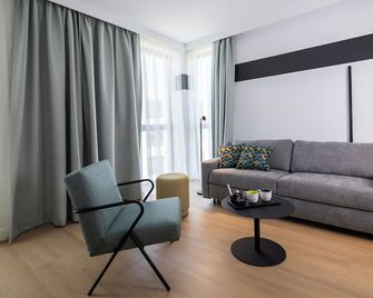 Spark by Hilton Madrid Alcala - Madrid - Living room