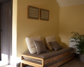 The Leaping Salmon - Yelverton - Living room