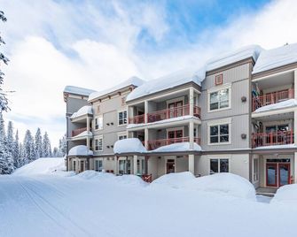 Ideal Pet Friendly Creekside Top Floor at the Base of the Silver Queen Chair - Vernon - Edificio
