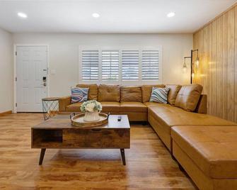 Private & Modern Home | Minutes to La Jolla - San Diego - Sala