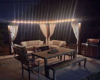 Beautiful Casita, Pet Friendly, Full Rv Hookups & Boat Parking - Page - Innenhof