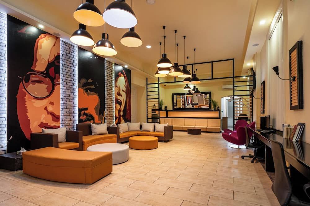 Full Moon Budapest thumbnail 3