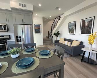 Exclusive Artist Gallery Home - Central La Location - Los Angeles - Dining room