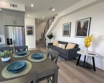 Exclusive Artist Gallery Home - Central La Location! - Los Angeles - Dining room