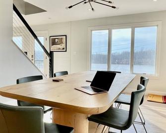 Beautiful Escape! Hudson Valley LakeHouse. 90min from NYC & 30min from Beacon. - Carmel - Dining room