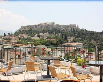 Pella Inn Hostel - Atene - Balcone