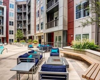 Trifecta Luxury Serviced Apartment in Up - Charlotte