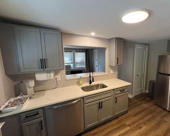 Charming First Floor 1-Bedroom - Steps Unionville Center Shops - Farmington - Küche