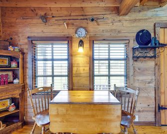 Private Hot Tub Blue Sky Cabin in Sequim - Sequim - Comedor