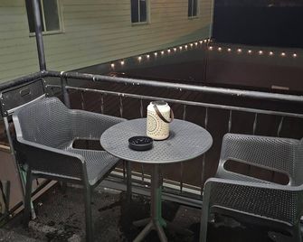 Loft 3 1-bedroom apartment in terrific Logan with Wi-Fi, AC - Logan - Balkon