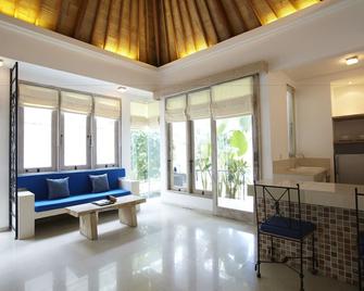 Artemis Villa Hotel - Kuta - Living room