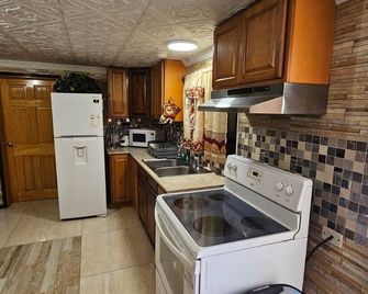 Chic 1-bedroom apartment with AC, WiFi in fabulous Oranjestad - Oranjestad - Kitchen