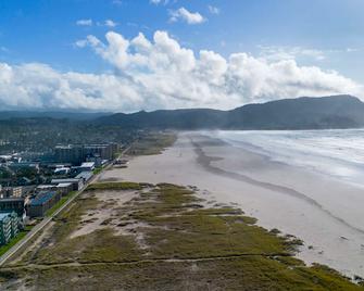 Best Western Plus Ocean View Resort - Seaside - Edifício