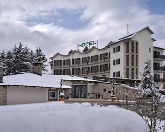 Hotel La Pineta - Cerro Veronese - Building