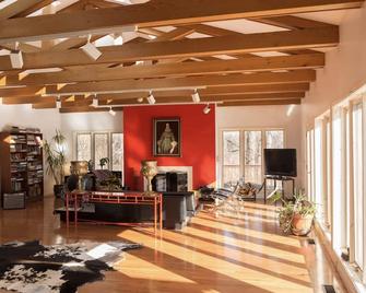 Exquisite Modernist Home Overlooking Hudson River - Newburgh - Living room
