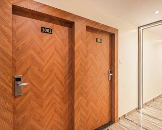 Hotel Silver Park - Mumbai - Hallway