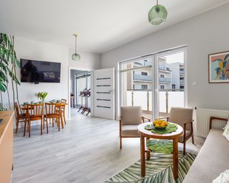 Sunset Resort, Sun & Snow - Grzybowo - Wohnzimmer