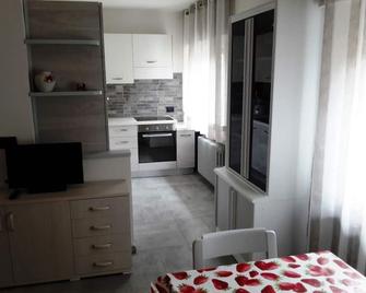 Vacation Apartment Dimaro-Trentino Cin: It022233c27aaoyeqy Appartam.B - Dimaro - Camera da letto